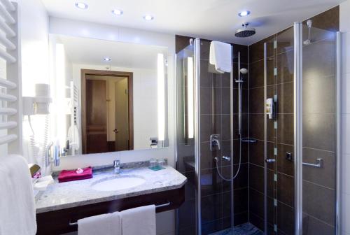a bathroom with a sink and a shower at Hotel Sonneck in Schwäbisch Hall