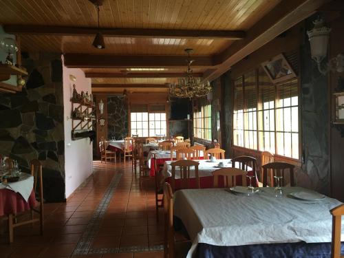 Reštaurácia alebo iné gastronomické zariadenie v ubytovaní Hotel Rural Camino Medulas