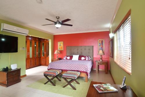 Gallery image of Kingston Vacation Rentals at The Romantic Log Cabin in Kingston in Kingston