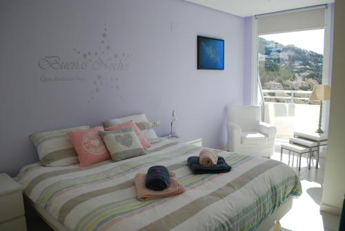 Postel nebo postele na pokoji v ubytování Vista Espléndida Jardines de Altea Hills