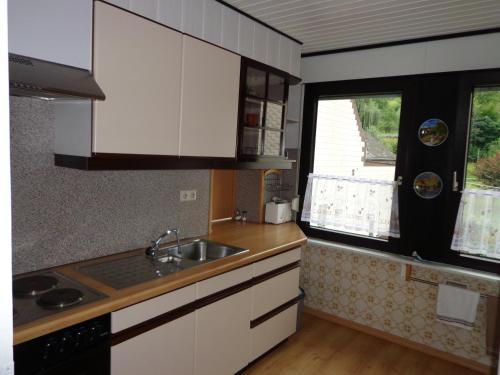 Kuchyň nebo kuchyňský kout v ubytování Ferienwohnung Lenartz
