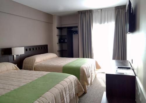 Ένα ή περισσότερα κρεβάτια σε δωμάτιο στο Days Inn & Suites by Wyndham La Plata