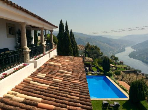a view of a house with a swimming pool at Casa De Canilhas in Mesão Frio