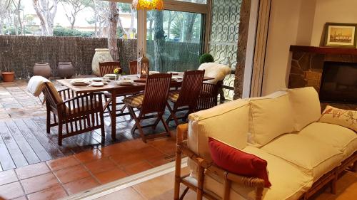 Afbeelding uit fotogalerij van VILLAS COSETTE - Villa Triana in Platja  d'Aro