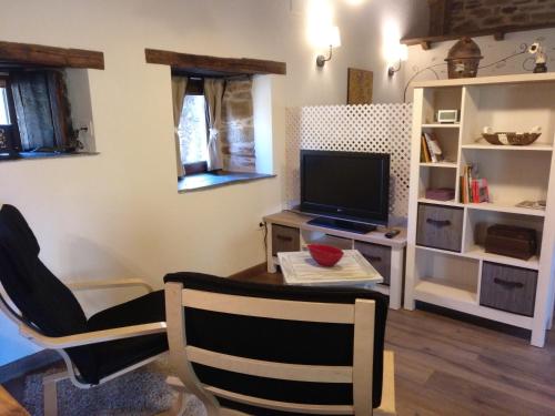 TV a/nebo společenská místnost v ubytování CASA RURAL Calma del Lago