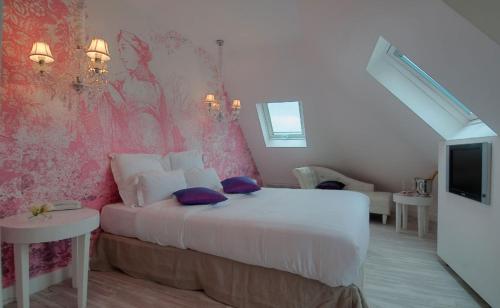 Кровать или кровати в номере Hotel Cluny Square