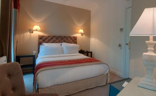 Кровать или кровати в номере Hotel Cluny Square