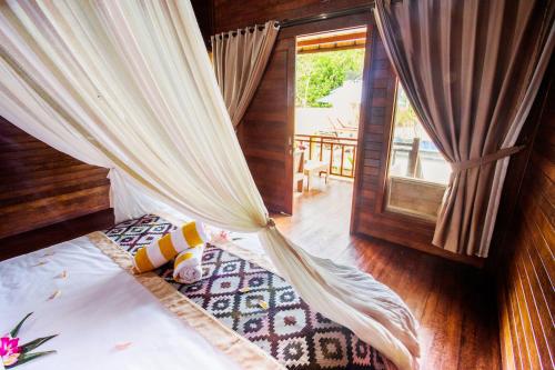 Ένα ή περισσότερα κρεβάτια σε δωμάτιο στο Maha Guru Huts