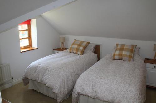 Postel nebo postele na pokoji v ubytování The Dartmoor Linhay