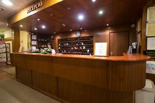 Lounge nebo bar v ubytování Mátyás Király Gyógy- és Wellness Hotel