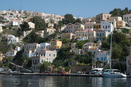 Imagen de la galería de Kaitoula Apartment Up, en Symi