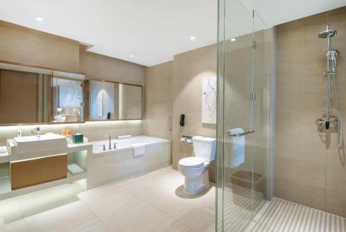 Ένα μπάνιο στο Holiday Inn Chengdu High-Tech Center by IHG