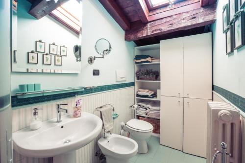 a bathroom with a sink and a toilet at A casa di Nina in Senigallia