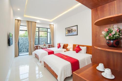 Giường trong phòng chung tại An Bang Golden Beach Villa