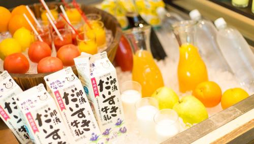a buffet with oranges apples and juice and fruit at Hotel Laforet Nasu in Nasu