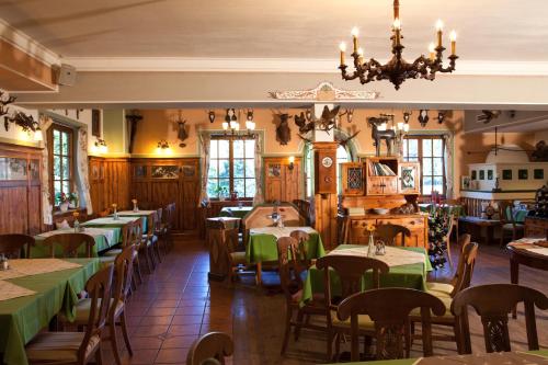מסעדה או מקום אחר לאכול בו ב-Zum Fally - Landgasthof