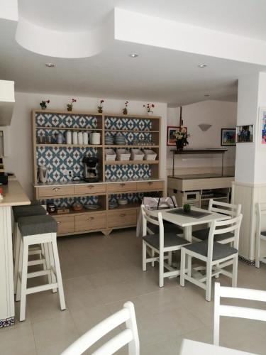 Dapur atau dapur kecil di Hostal Cala Ratjada