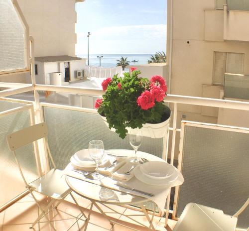 Fuengirola Beach Apartment by Stay Belonio