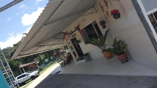 Das Gebäude in dem sich die Lodge befindet