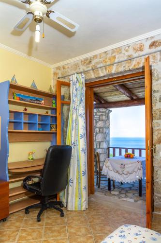 Nireas : Stone Villa