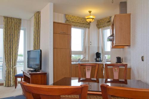 Η κουζίνα ή μικρή κουζίνα στο SEETELHOTEL Ostseeresidenz Ahlbeck