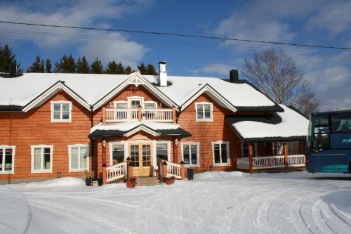 Guest House Haapaniemen Hirsikartano að vetri til