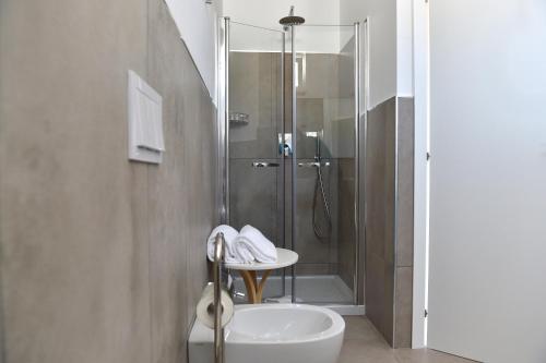 a bathroom with a shower and a sink and a tub at Agriturismo Giorgio in Mattinata