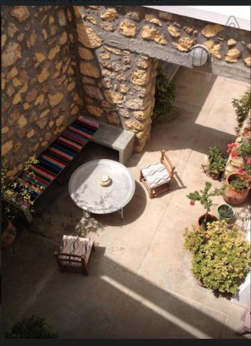 an overhead view of a patio with a table and chairs at Dar Dielna in Oualidia