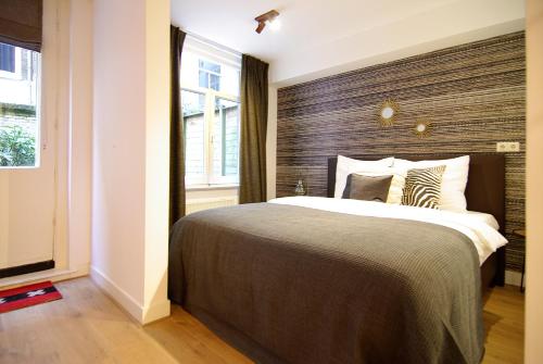 Säng eller sängar i ett rum på Luxury Leidseplein with Private Patio