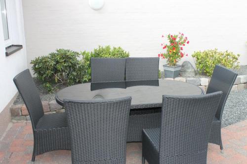 a patio with a table and chairs on a patio at Amalie Bed and Breakfast & Apartments in Odense