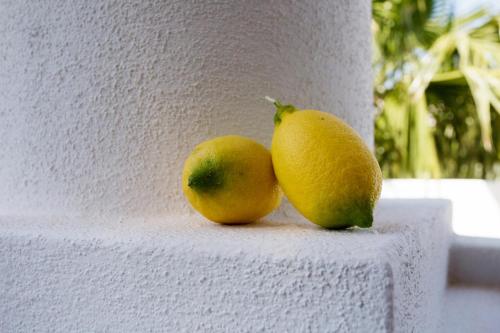 two pears and a lime sitting on a wall at Hotel Residence Mendolita in Lipari