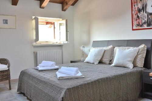 מיטה או מיטות בחדר ב-Villa Gasco With Pool