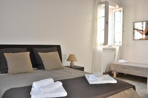 Ένα ή περισσότερα κρεβάτια σε δωμάτιο στο Villa Gasco With Pool