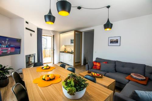 Jedlo v apartmánovom hoteli alebo blízkom okolí