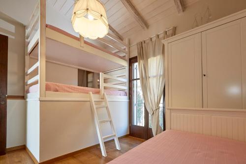 a bedroom with bunk beds and a ladder at Villa Thea in Makrirrákhi