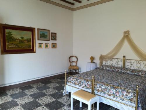 a bedroom with a bed with a canopy at Le Finestre di San Michele in Castiglion Fiorentino