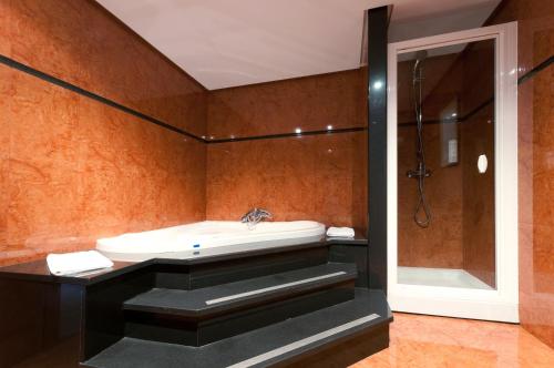 Ванная комната в Hotel Madrid Alameda Aeropuerto, Affiliated by Meliá