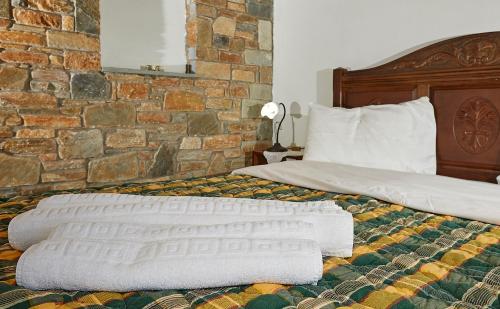 Łóżko lub łóżka w pokoju w obiekcie Hotel Atrapos