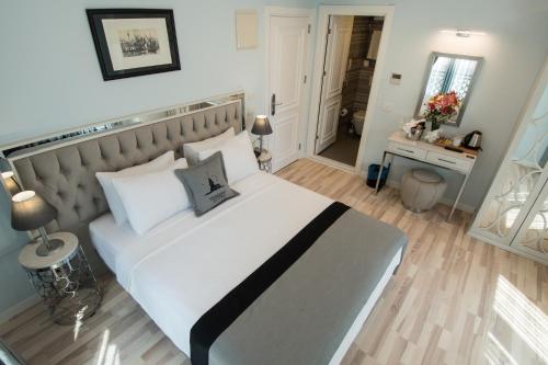 Una cama o camas en una habitación de Primero Hotel