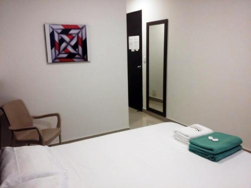 เตียงในห้องที่ Apartasuites San Marcos