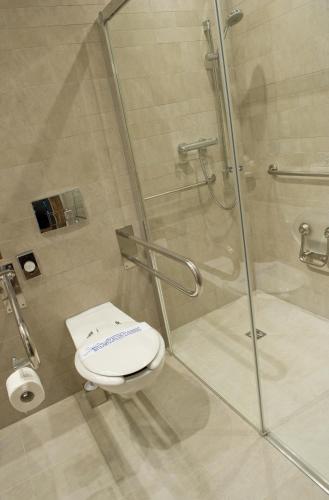 a bathroom with a toilet and a glass shower at Rezydencja Eger in Kazimierz Dolny