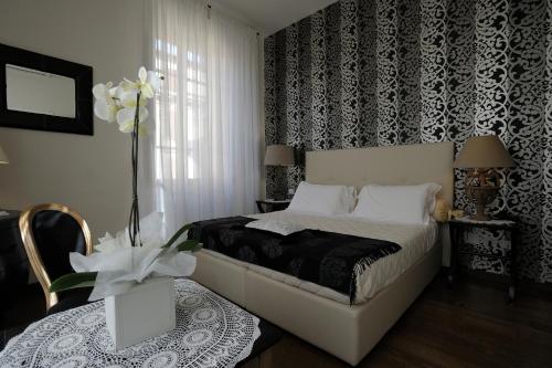Cama o camas de una habitación en Luxury B&B La Dimora Degli Angeli