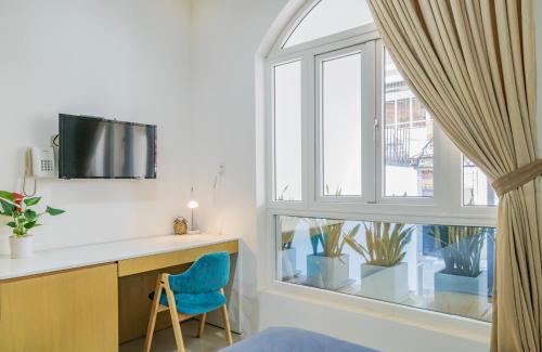 a room with a desk and a window at Babylon D3 Serviced Apartment in Ho Chi Minh City