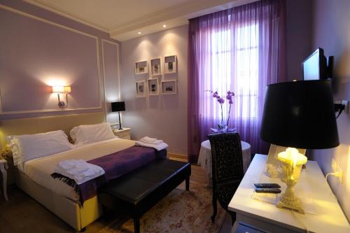 Cama o camas de una habitación en Luxury B&B La Dimora Degli Angeli