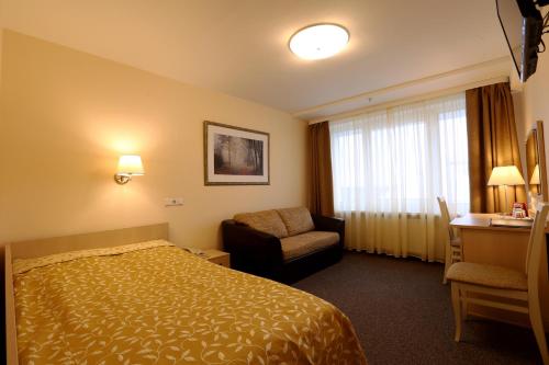 Cama o camas de una habitación en Belarus Hotel