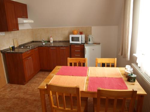 Kuchyň nebo kuchyňský kout v ubytování Apartmány zLosin
