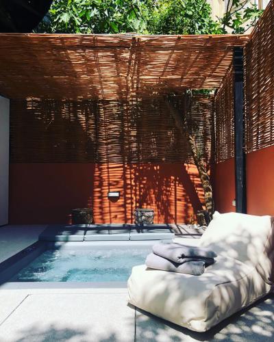 SV Acropolis Residence