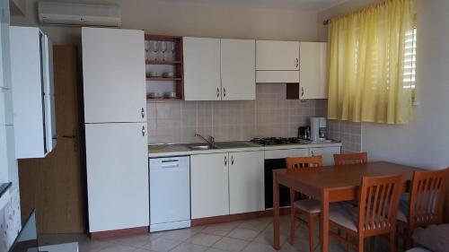 Η κουζίνα ή μικρή κουζίνα στο Bed & Breakfast Villa Vrgorac