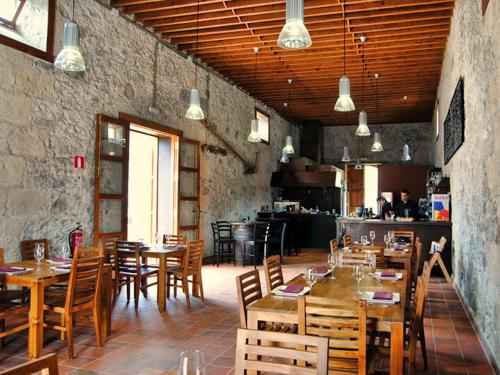 Een restaurant of ander eetgelegenheid bij Hotel Rural El Mondalón