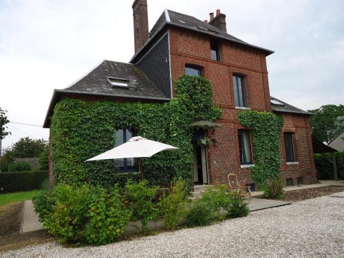 a building with an umbrella in front of it at A la campagne, au calme in Montérolier